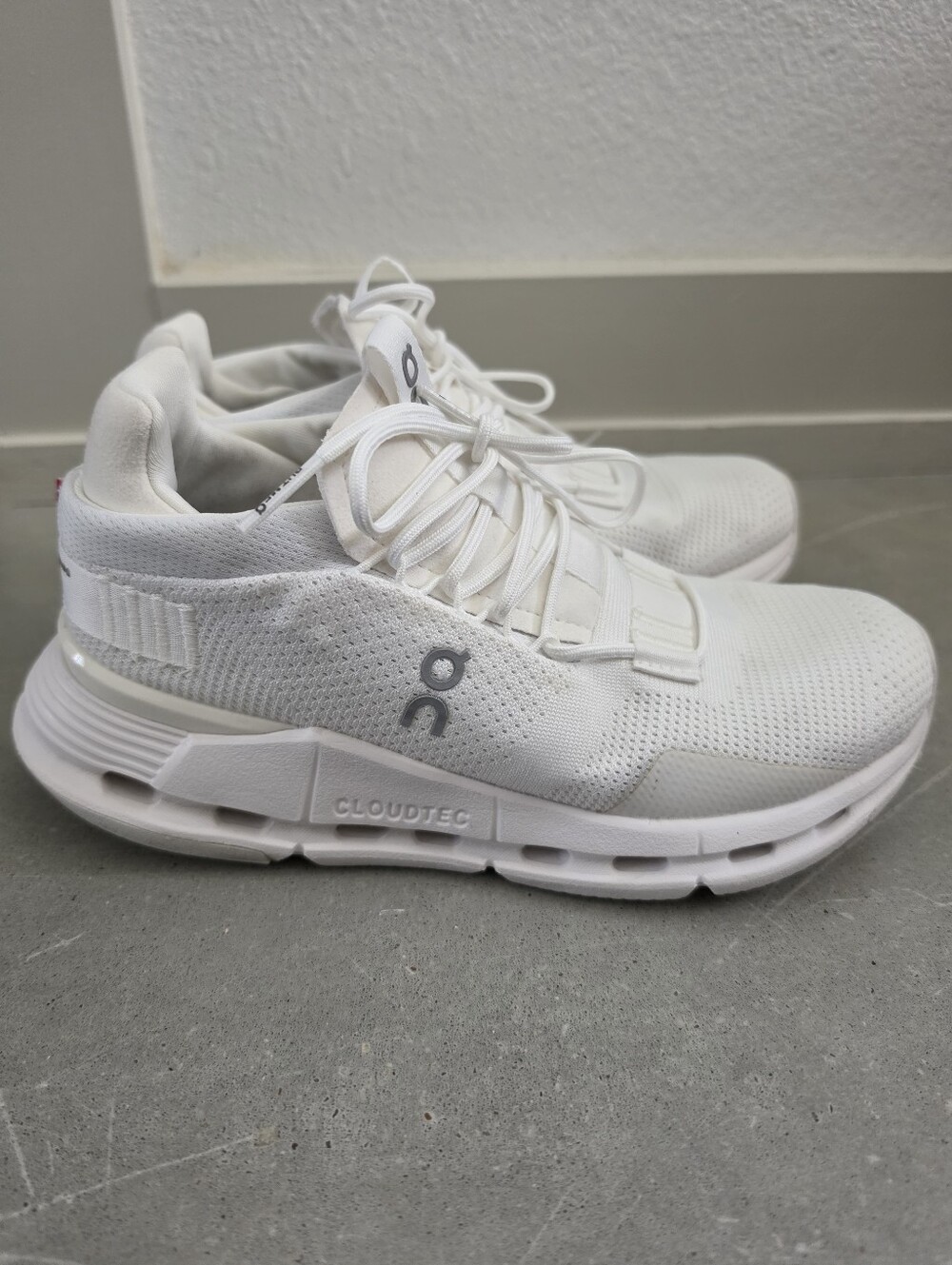 Womens On Cloud Tennis Shoes
